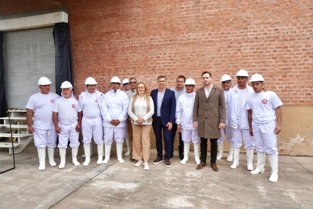 HISTÓRICO: EL GOBERNADOR ZDERO PUSO EN MARCHA EL FRIGORÍFICO CAPRINO CHAQUEÑO